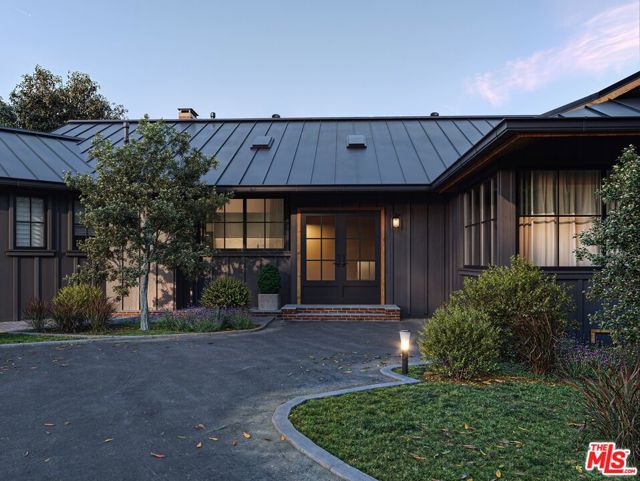 9595 Lime Orchard Road, Beverly Hills CA: https://media.crmls.org/mediaz/15db16c3-a4f6-4fe0-a793-55e61c13619d.jpg