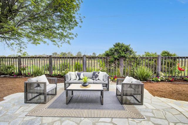 998 Governors Bay Drive, Redwood City CA: https://media.crmls.org/mediaz/15db1bcc-2c37-442c-b07d-464884e81bcf.jpg