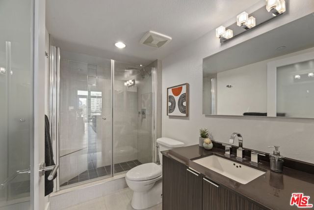 600 S Ridgeley Drive, Los Angeles CA: https://media.crmls.org/mediaz/15dbe869-9e81-430f-b7b4-645c787fa018.jpg