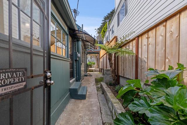 360 Bradford Street, San Francisco CA: https://media.crmls.org/mediaz/15dbe8f3-76fc-4b5f-9517-94c490674c16.jpg