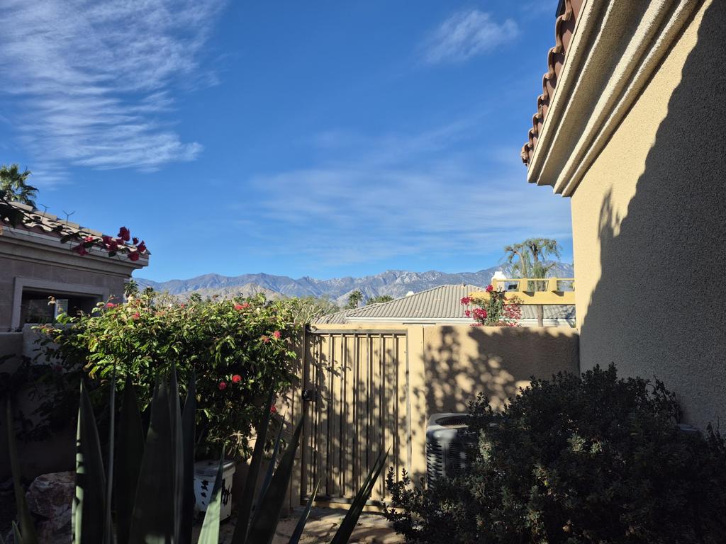 https://media.crmls.org/mediaz/15dc0257-817e-4a14-aa34-883b276334d6.jpg?preset=X-Large