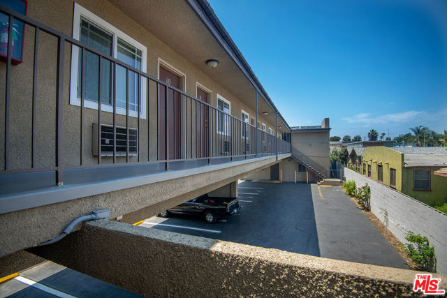 241 W 105th Street, Los Angeles CA: https://media.crmls.org/mediaz/15dc0ea6-3761-47c8-aad3-e0d9cc16ad26.jpg