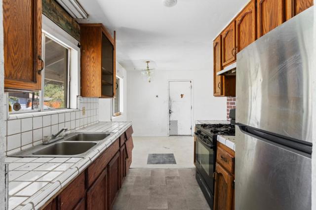 7541 19th Street, Sacramento CA: https://media.crmls.org/mediaz/15dc25f6-0252-43f7-bf02-67d2363c2088.jpg