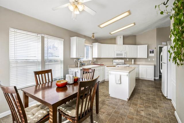 Detail Gallery Image 8 of 23 For 909 Richland Rd Spc 50,  San Marcos,  CA 92069 - 3 Beds | 2 Baths