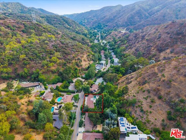 3479 Mandeville Canyon Road, Los Angeles CA: https://media.crmls.org/mediaz/15dc7b62-4b81-4cd4-a609-fcda4c5a3c16.jpg