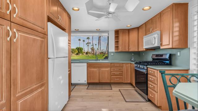 133 Torremolinos Drive, Rancho Mirage CA: https://media.crmls.org/mediaz/15dc81d1-b66f-4567-b081-152ca173af79.jpg