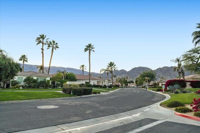 55566 Southern, La Quinta CA: https://media.crmls.org/mediaz/15dcf1e9-5c58-488f-891f-35b99ca3e0b6.jpg