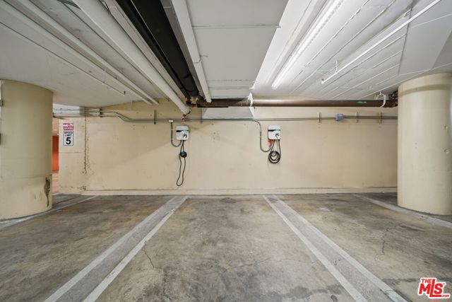 3223 W 6th Street, Los Angeles CA: https://media.crmls.org/mediaz/15dcfe21-9223-4733-9a16-681bf38110db.jpg
