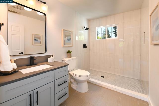 1818 Granada Dr, Concord CA: https://media.crmls.org/mediaz/15dd3062-9efc-439e-98f0-b503e345ba67.jpg