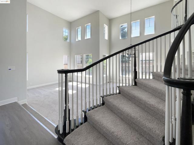 5214 Pavilion Ct, Fairfield CA: https://media.crmls.org/mediaz/15dd4508-edba-4621-84f5-8c28f64b388c.jpg