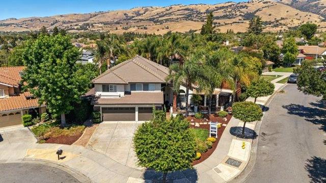 4252 Merlot Court, San Jose CA: https://media.crmls.org/mediaz/15dd5b89-2289-476e-83a4-70e9f09f00f6.jpg
