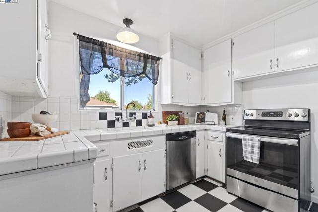 3719 60Th St, Sacramento CA: https://media.crmls.org/mediaz/15ddd927-cd8f-4e14-bf90-6ae360b69fca.jpg