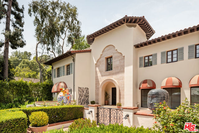 4009 Valley Meadow Road, Encino CA: https://media.crmls.org/mediaz/15de115b-cf10-474e-97e8-551725a5bb89.jpg