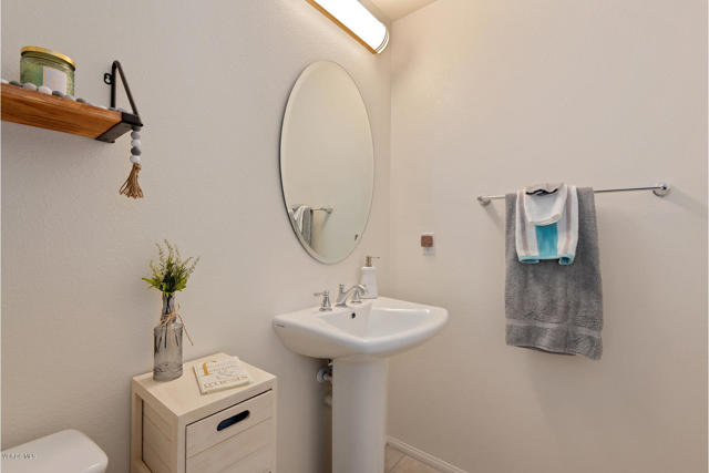 176 Sawbuck Street, Camarillo CA: https://media.crmls.org/mediaz/15de5de5-46ae-408d-8aba-3b8f799346be.jpg