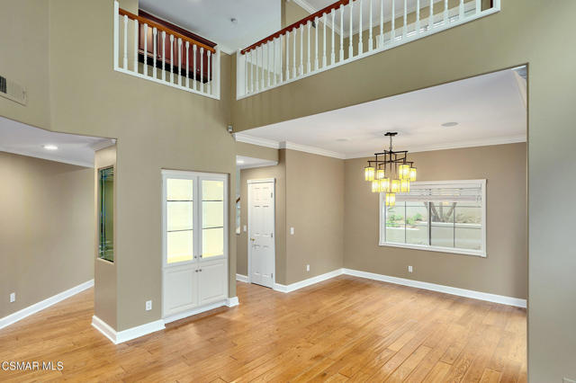 1044 Larry Court, Newbury Park CA: https://media.crmls.org/mediaz/15de90a1-63ce-4a0a-bedb-66938a135427.jpg