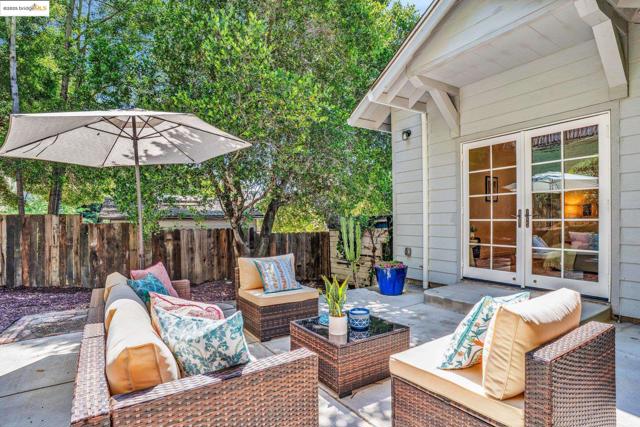 580 Chetwood St., Oakland CA: https://media.crmls.org/mediaz/15df0004-48da-4e67-af3c-37fcc1921f0a.jpg