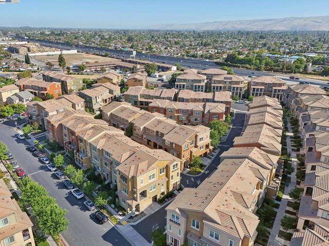 5743 Oceanspray Rd, Newark CA: https://media.crmls.org/mediaz/15df0de0-0af2-4174-879f-99c93d0ba230.jpg