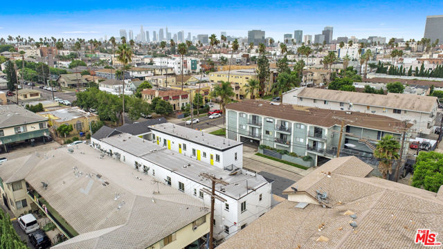 201 N Normandie Avenue, Los Angeles CA: https://media.crmls.org/mediaz/15df0ebf-f4c9-4637-aa75-b0e9fa59dd5b.jpg