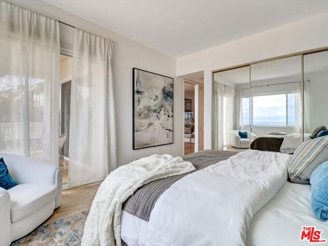18111 Coastline Drive, Malibu CA: https://media.crmls.org/mediaz/15df25c3-2dca-4952-a36b-e83e82e6439d.jpg