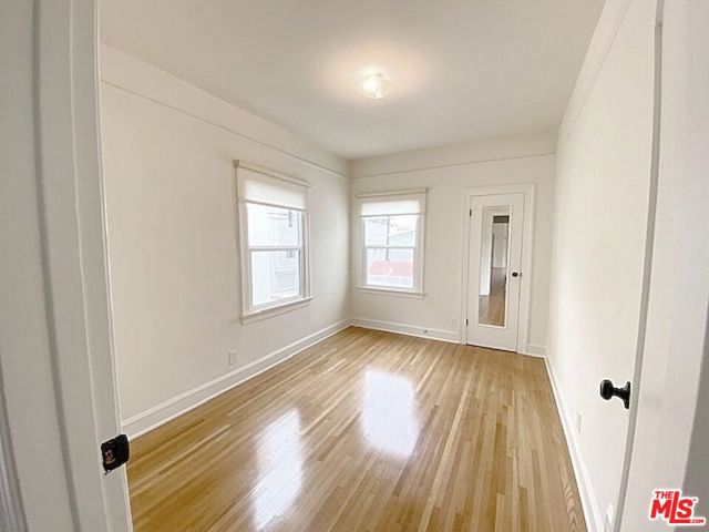 25 Falcon Avenue, Long Beach CA: https://media.crmls.org/mediaz/15e04052-a3b6-4511-b5a2-0cc1567ea8a7.jpg