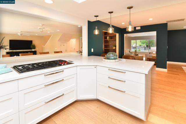 2200 Tice Valley Blvd +3BR ADU, Walnut Creek CA: https://media.crmls.org/mediaz/15e04206-57d5-4066-b1a5-53074172d150.jpg