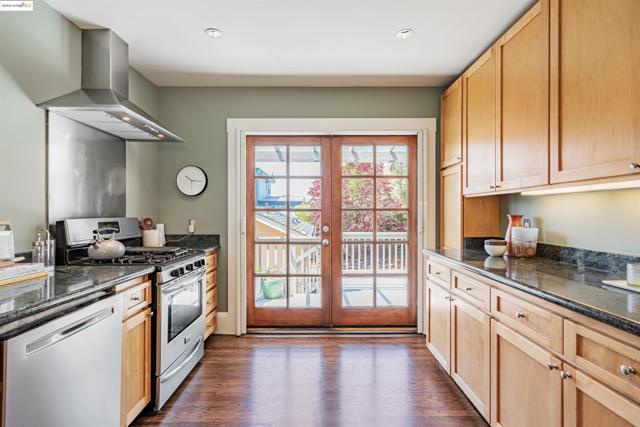 906 Carmel Ave, Albany CA: https://media.crmls.org/mediaz/15e07b39-5fc8-4fa5-9d68-428c7fea2312.jpg