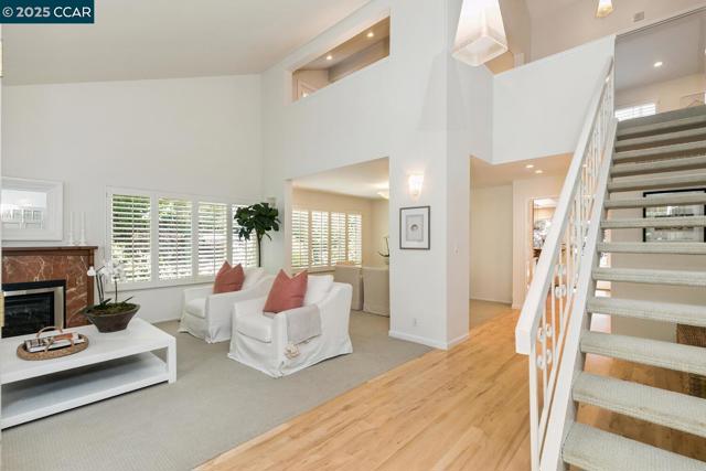 1555 Pebblebrook Ct, Walnut Creek CA: https://media.crmls.org/mediaz/15e07f54-75e9-4c26-b0d9-f5a2ba05a1ef.jpg