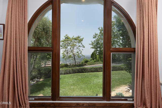 2330 Crystal Lane, Pasadena CA: https://media.crmls.org/mediaz/15e08799-b344-4a0e-8784-ad212f6069bd.jpg