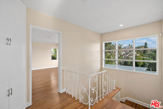 2332 Nottingham Avenue, Los Angeles CA: https://media.crmls.org/mediaz/15e11841-3b48-4fda-889b-a3e9ee80746d.jpg