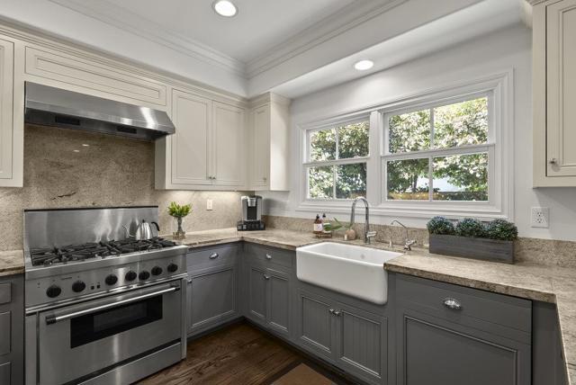 1246 Hoover Street, Menlo Park CA: https://media.crmls.org/mediaz/15e15ba0-e699-4564-8d57-8df10ec64da5.jpg