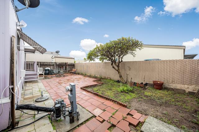 2950 Iris Ave, San Diego CA: https://media.crmls.org/mediaz/15e1707c-0406-4ead-bc20-34a8e0cf83c0.jpg