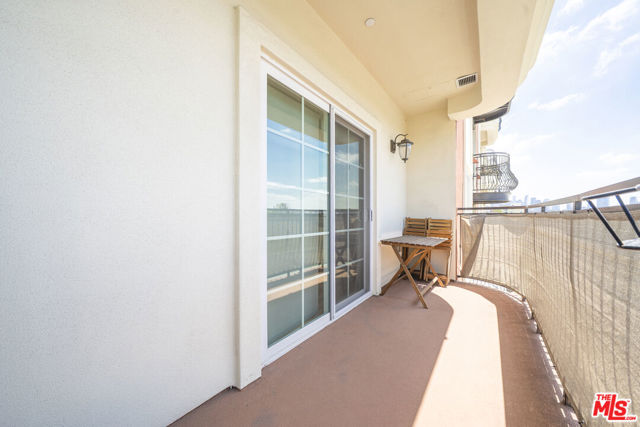 944 S Serrano Avenue, Los Angeles CA: https://media.crmls.org/mediaz/15e18b8b-5d55-4ad1-bfe6-a0d063056849.jpg