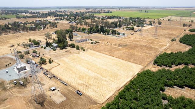 11835 Hobday Road, Wilton CA: https://media.crmls.org/mediaz/15e3cde4-41d3-42f4-9baa-514658621092.jpg