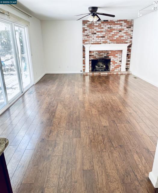 310 Miranda Ln, Alamo CA: https://media.crmls.org/mediaz/15e3f97d-5d1c-4e8e-b345-bb8d35326a46.jpg