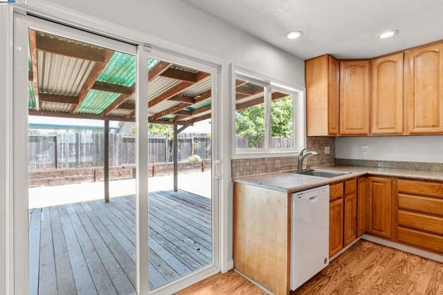 368 Helen Way, Livermore CA: https://media.crmls.org/mediaz/15e4d667-e975-402b-a270-e56fc61bd263.jpg