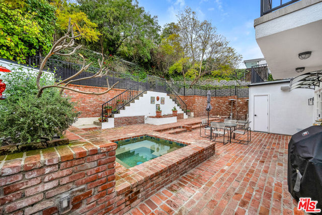 751 Westholme Avenue, Los Angeles CA: https://media.crmls.org/mediaz/15e540d8-c1cd-463e-844f-e7fd0056bf7c.jpg