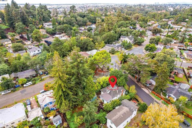 3908 Archmont Pl, Oakland CA: https://media.crmls.org/mediaz/15e553c4-e861-4497-83dc-1c66664fde8a.jpg