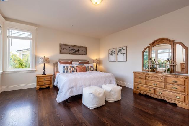 2522 Wood Hollow Dr, Livermore CA: https://media.crmls.org/mediaz/15e56c7b-ad96-4e3f-b22f-2a88ed4b2302.jpg