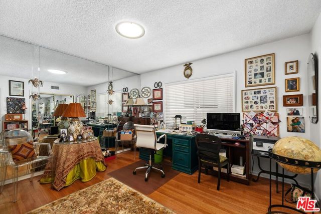 5550 W 63rd Street, Los Angeles CA: https://media.crmls.org/mediaz/15e5bfa0-15ea-4d64-8a18-b2ae29a23d9e.jpg