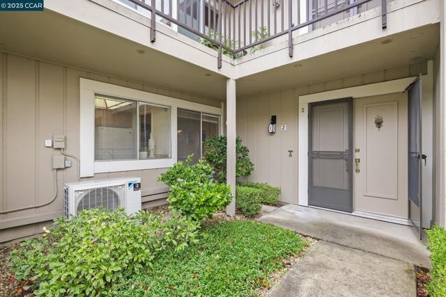 975 Terra California Dr, Walnut Creek CA: https://media.crmls.org/mediaz/15e5d735-31c4-4f75-b67f-aa97bf2b3ff7.jpg