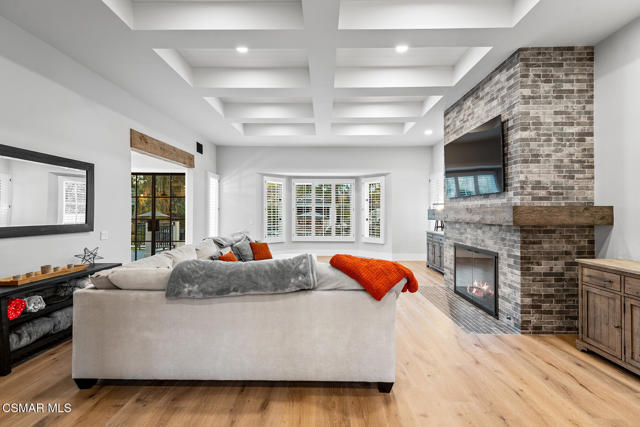 28845 Countryside Drive, Agoura Hills CA: https://media.crmls.org/mediaz/15e65bbb-03a1-40cd-97b1-a6ec510571dd.jpg