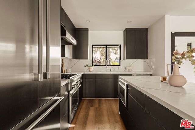 5931 Abernathy Drive, Los Angeles CA: https://media.crmls.org/mediaz/15e67f7e-9ba3-43f0-b709-fbb8ae30b061.jpg