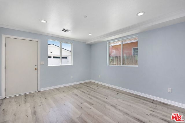 320 E 55th Street, Los Angeles CA: https://media.crmls.org/mediaz/15e6d871-d1a8-4236-b0e9-1a88045fe097.jpg