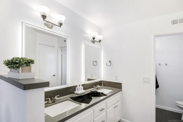 10366 Rancho Carmel Dr, San Diego CA: https://media.crmls.org/mediaz/15e6e2b8-63f1-448f-bea4-ab0ef0b06739.jpg