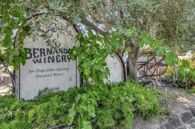 12880 Circulo Dardo, San Diego CA: https://media.crmls.org/mediaz/15e79f50-0d60-4561-b19b-ece86d33e048.jpg