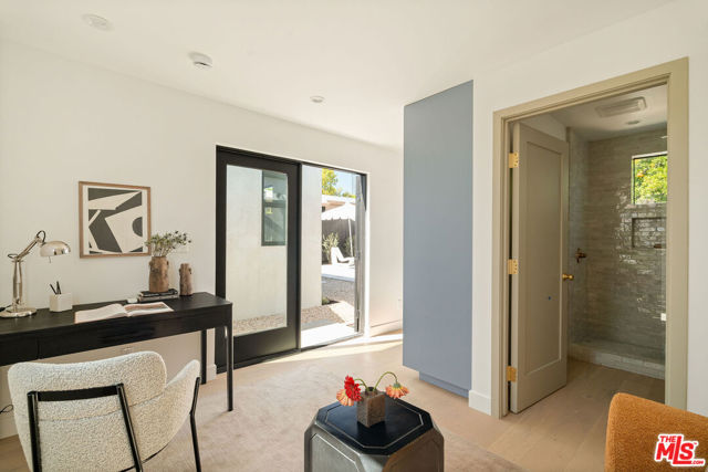 3923 Revere Avenue, Los Angeles CA: https://media.crmls.org/mediaz/15e7be57-7fc1-4b18-9bfd-b1908c595f99.jpg