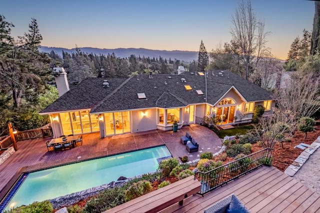 1110 Trinity Drive, Menlo Park CA: https://media.crmls.org/mediaz/15e84a46-2b47-405a-a6f7-e036077d84f7.jpg