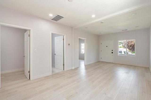 1081 65th Street, Emeryville CA: https://media.crmls.org/mediaz/15e84dc4-c28b-4305-8e46-a65bc02c97ce.jpg