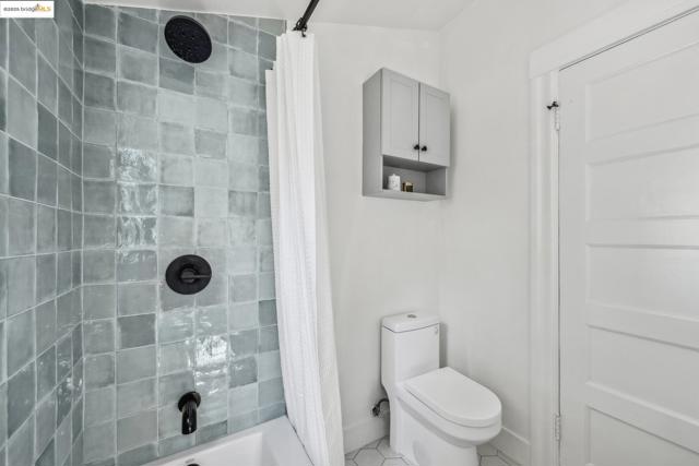 2705 Mathews St, Berkeley CA: https://media.crmls.org/mediaz/15e8bdc6-8748-438f-9ee5-a7d68c29c03a.jpg