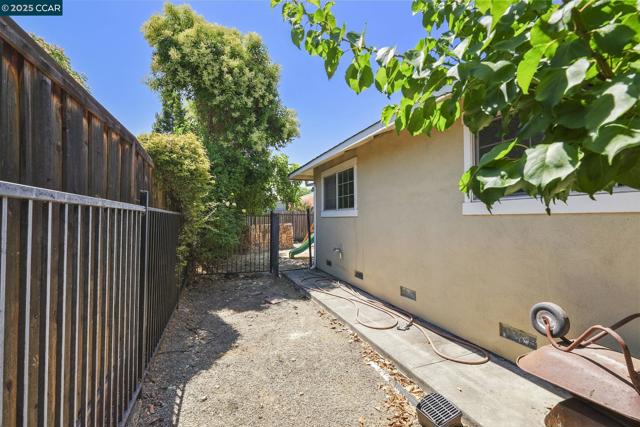 928 Sassel Ave, Concord CA: https://media.crmls.org/mediaz/15e95034-b747-460e-b6fb-112fd345910f.jpg